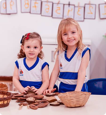 Crianças da Educação Infantil da ECSA em atividade lúdica